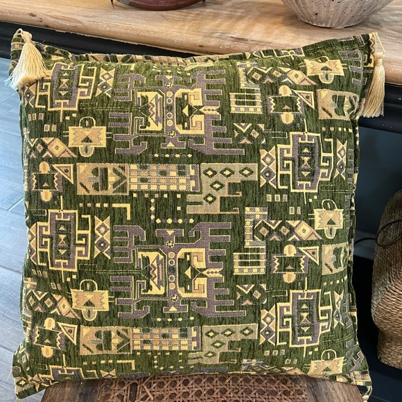 The Loom Alaska Tapestry Decorative Tassel Throw Pillow - Picture 1 of 10